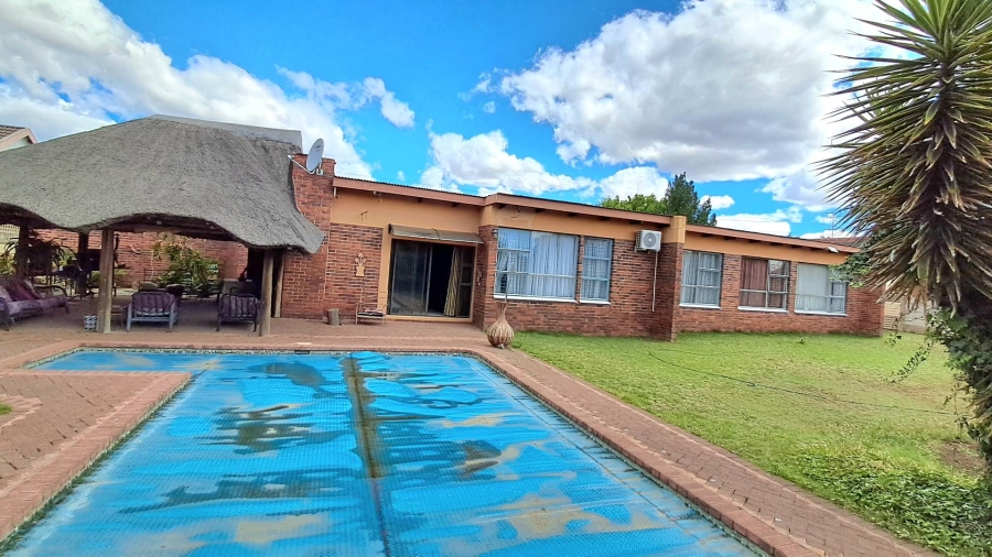 4 Bedroom Property for Sale in Universitas Free State